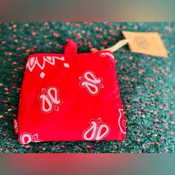 ‼️RARE‼️🎸Levi’s🎸🔥NWT🔥Bandana Tote Bag in Red - Picture 4 of 6